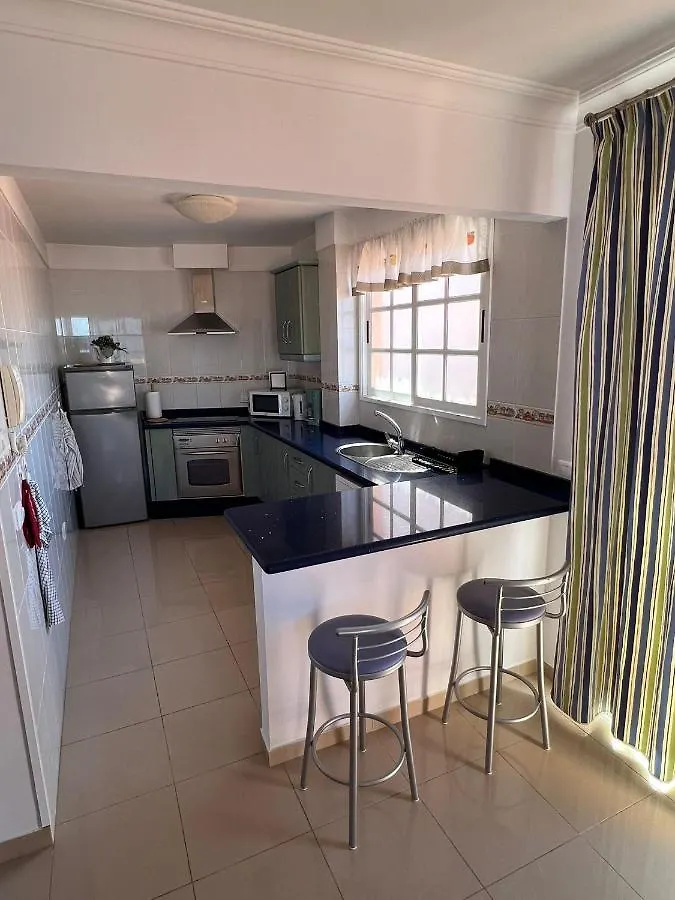 Volcano Beach Views & Wifi Puerto de Santiago  Apartamento